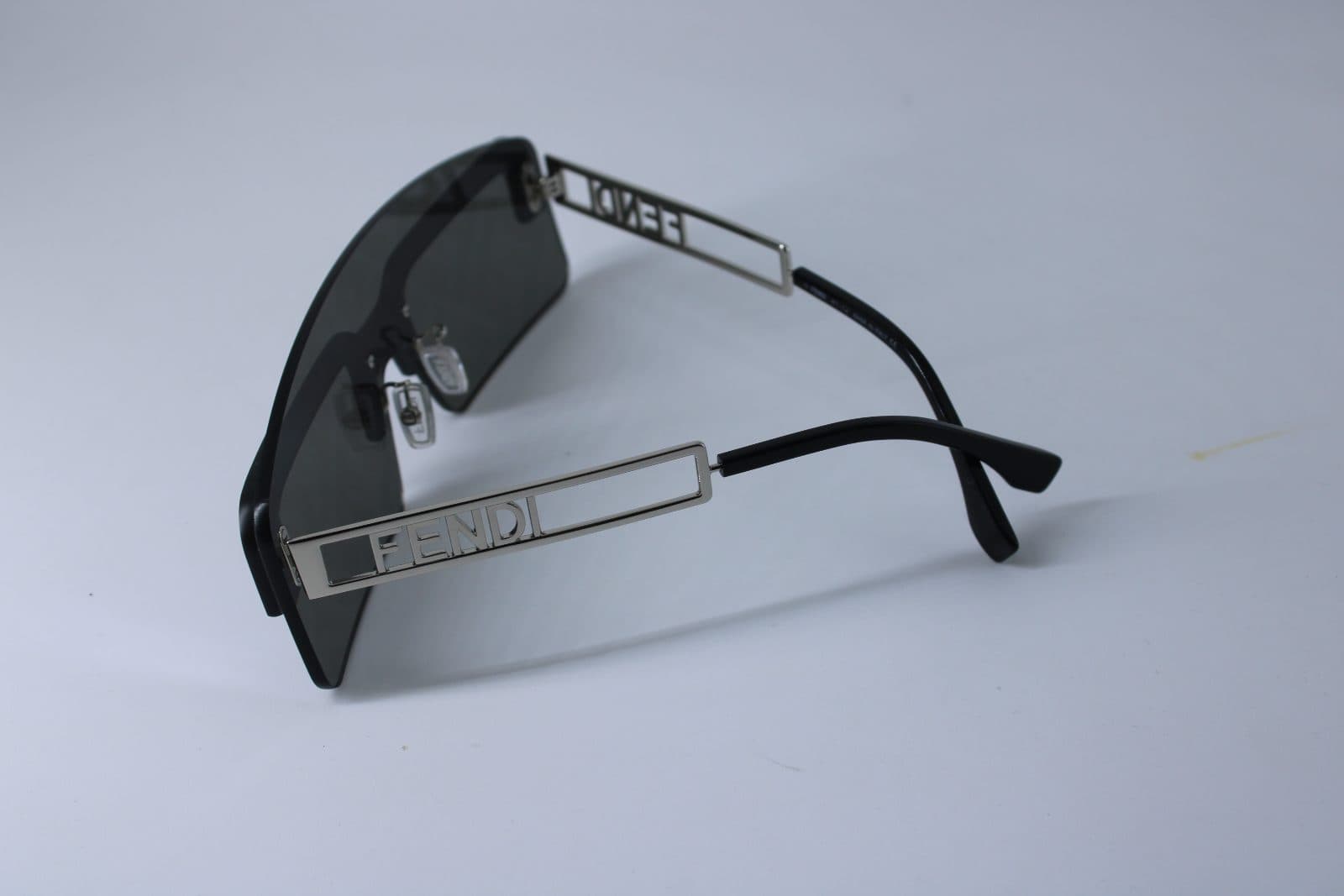 Fendi FE40023U  16C